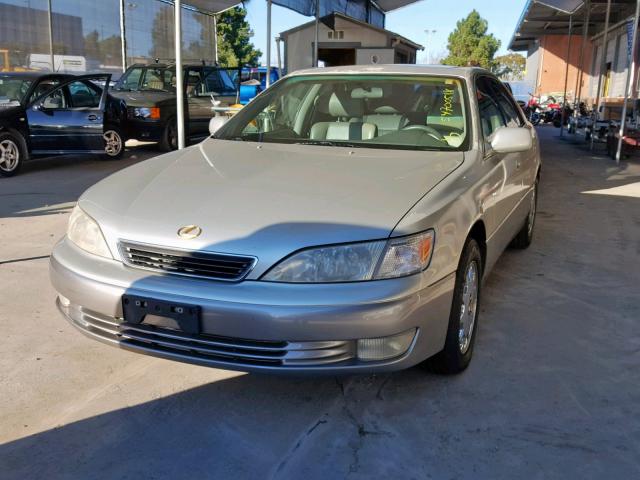 JT8BF22G2V0020303 - 1997 LEXUS ES 300 GOLD photo 2