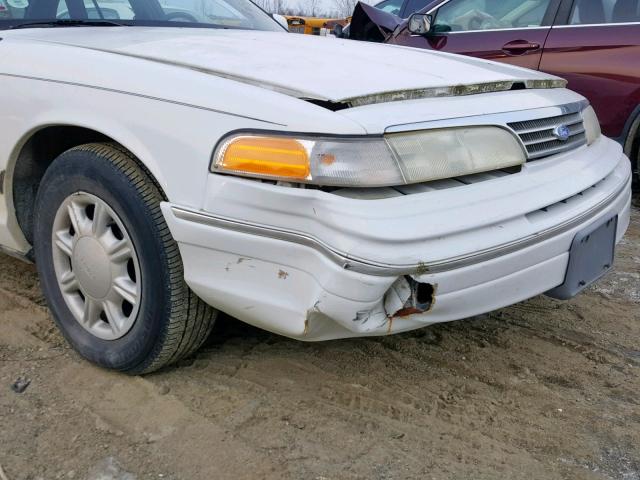 2FALP73W4PX155671 - 1993 FORD CROWN VICT WHITE photo 9