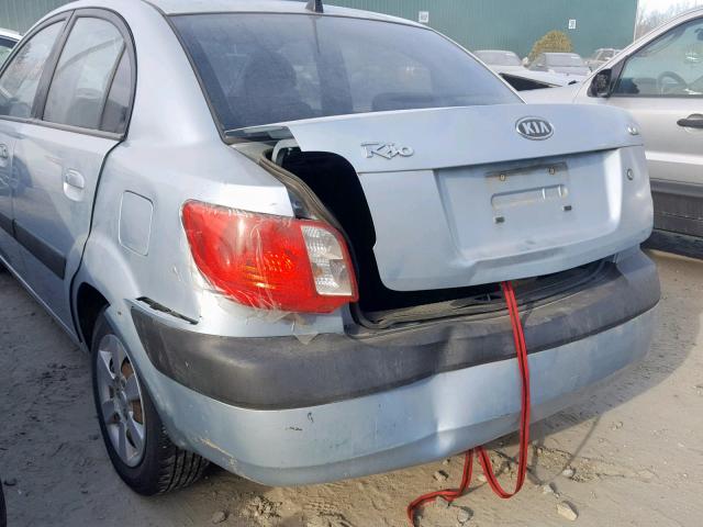 KNADE123566085422 - 2006 KIA RIO SILVER photo 9