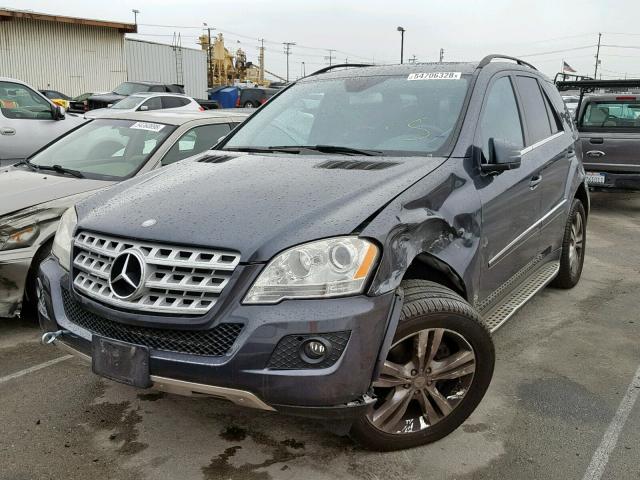 4JGBB5GB8BA669777 - 2011 MERCEDES-BENZ ML 350 GRAY photo 2