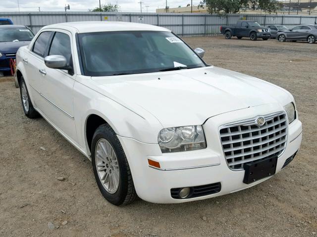 2C3CA5CV5AH125754 - 2010 CHRYSLER 300 TOURIN WHITE photo 1