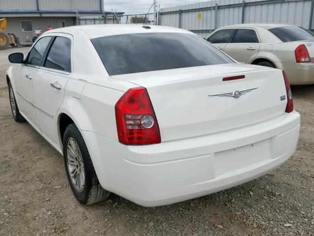 2C3CA5CV5AH125754 - 2010 CHRYSLER 300 TOURIN WHITE photo 3