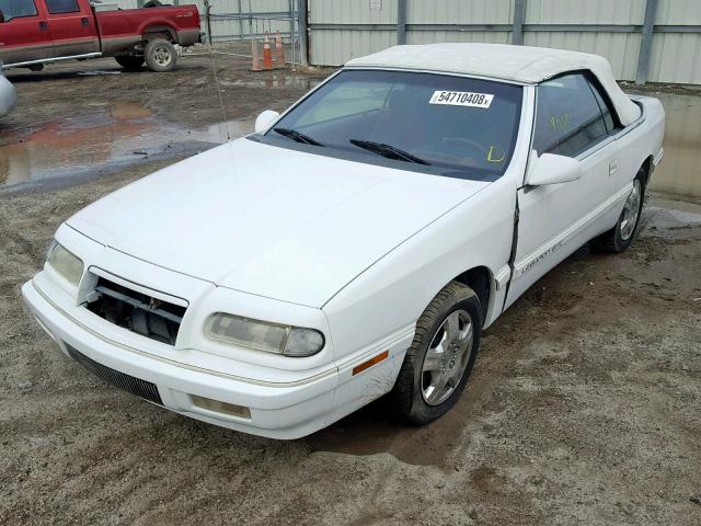 1C3EU453XSF553411 - 1995 CHRYSLER LEBARON GT WHITE photo 2