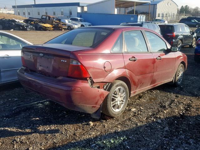 1FAHP34N26W131710 - 2006 FORD FOCUS ZX4 RED photo 4