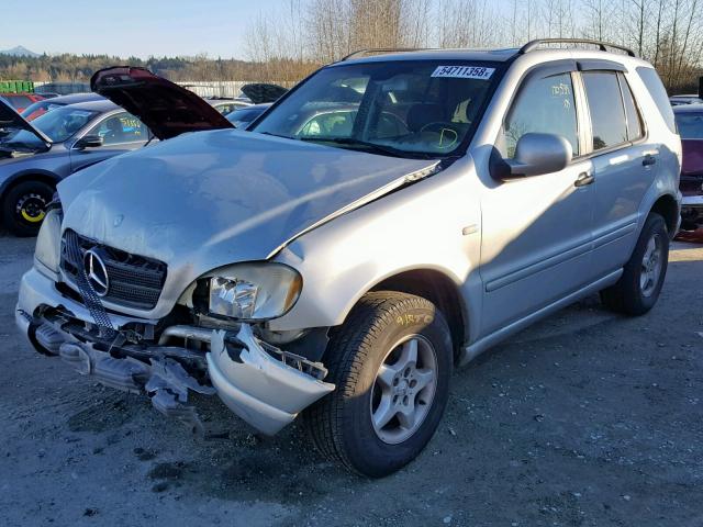 4JGAB54E51A275176 - 2001 MERCEDES-BENZ ML 320 SILVER photo 2