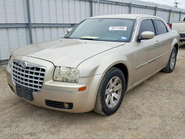 2C3KA53G07H629571 - 2007 CHRYSLER 300 TOURIN GOLD photo 2