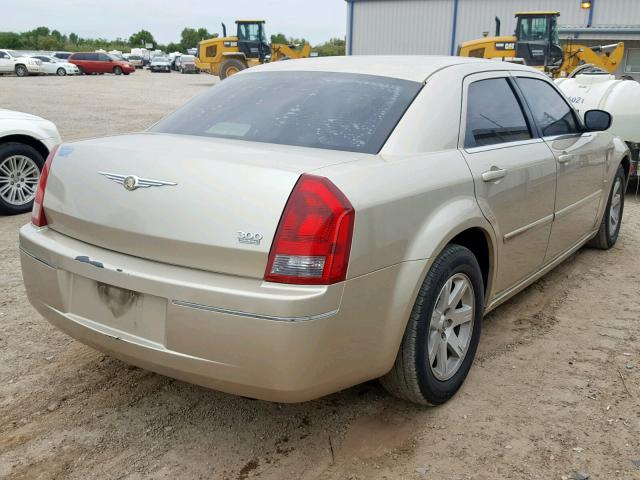 2C3KA53G07H629571 - 2007 CHRYSLER 300 TOURIN GOLD photo 4