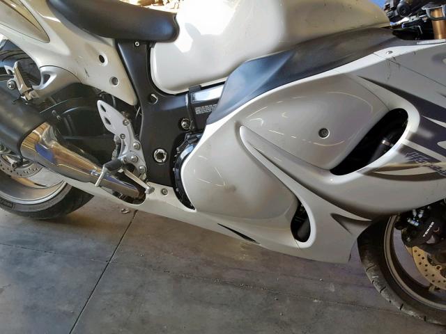 JS1GX72A5B2100217 - 2011 SUZUKI GSX1300 R WHITE photo 7