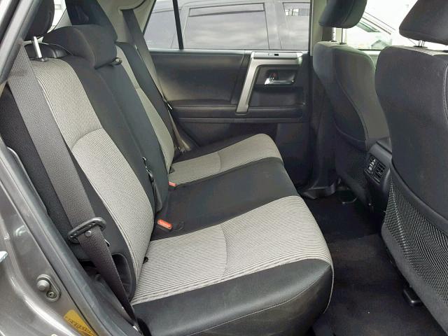 JTEBU5JR5J5532173 - 2018 TOYOTA 4RUNNER SR GRAY photo 6