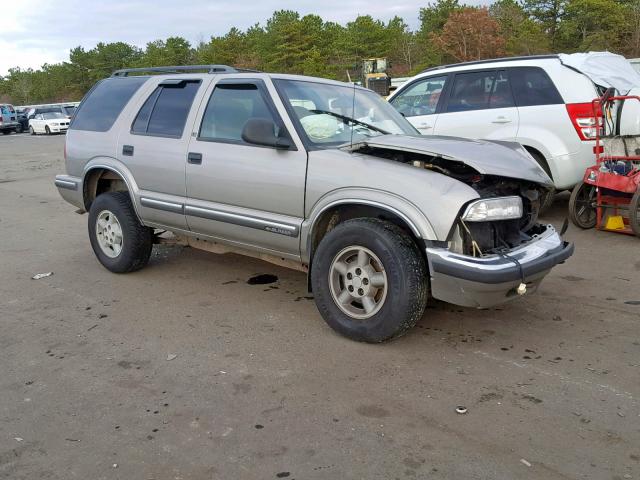 1GNDT13W7W2176224 - 1998 CHEVROLET BLAZER GOLD photo 1