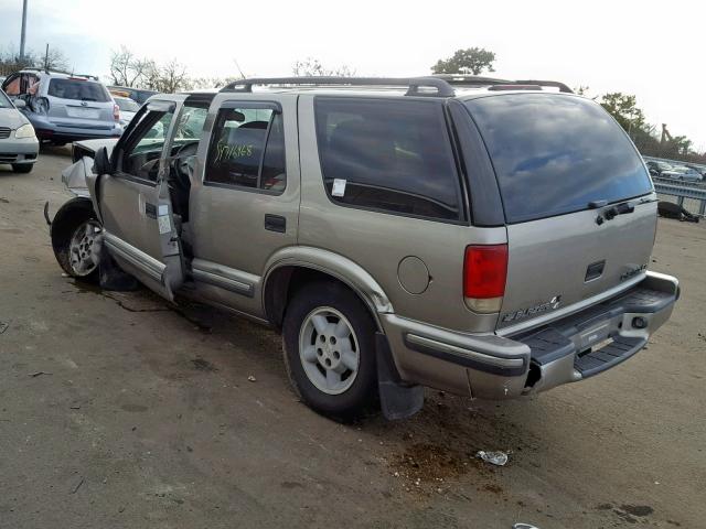 1GNDT13W7W2176224 - 1998 CHEVROLET BLAZER GOLD photo 3