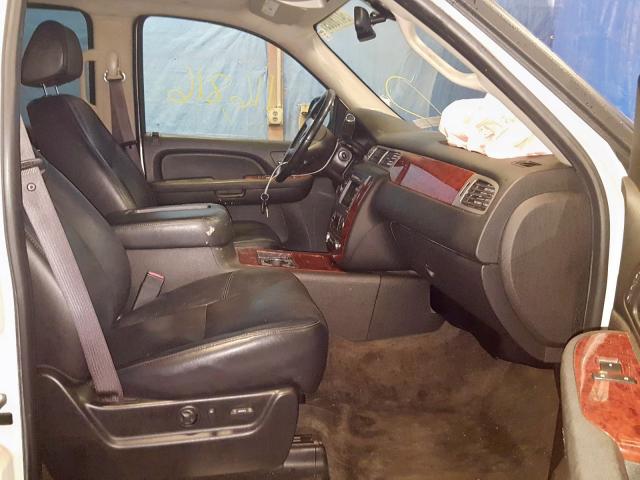 3GNFK32059G280078 - 2009 CHEVROLET AVALANCHE WHITE photo 5