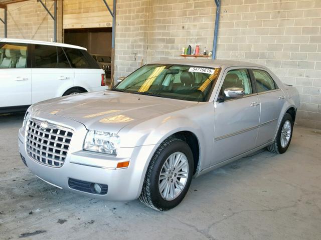 2C3CA5CV0AH284097 - 2010 CHRYSLER 300 TOURIN GRAY photo 2