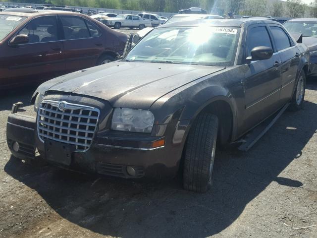 2C3JA53G65H179840 - 2005 CHRYSLER 300 TOURIN BURGUNDY photo 2