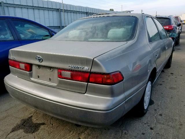 JT2BG22K2V0019082 - 1997 TOYOTA CAMRY LE GRAY photo 4