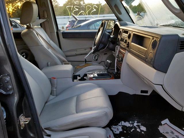 1J8HG58296C233506 - 2006 JEEP COMMANDER GRAY photo 5