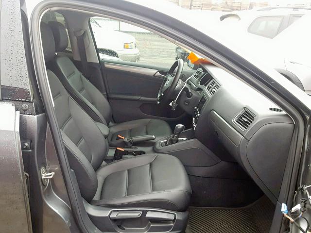 3VWDB7AJ8JM226648 - 2018 VOLKSWAGEN JETTA SE CHARCOAL photo 5