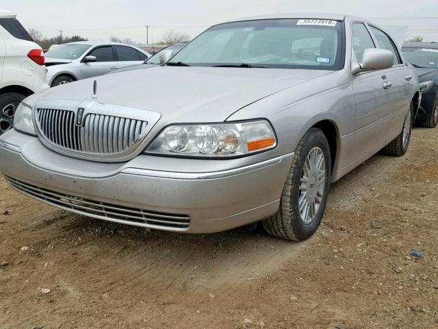 2LNBL8CV7AX623412 - 2010 LINCOLN TOWN CAR S SILVER photo 2