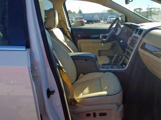 2LMDU68C88BJ13146 - 2008 LINCOLN MKX WHITE photo 5