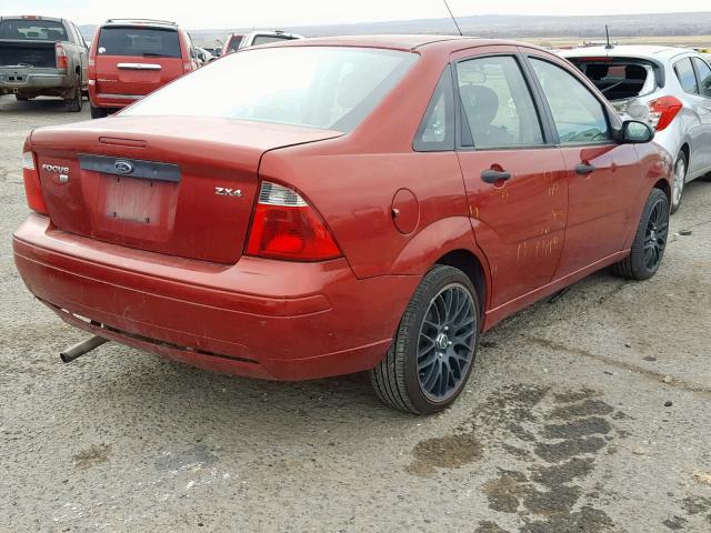 1FAHP34N05W306227 - 2005 FORD FOCUS ZX4 MAROON photo 4