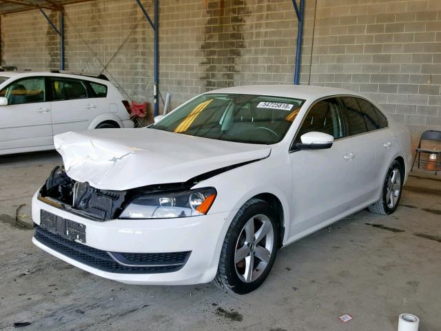 1VWBP7A37DC042592 - 2013 VOLKSWAGEN PASSAT SE WHITE photo 2