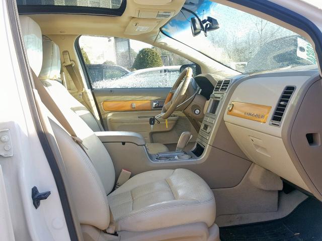 2LMDU88C57BJ12806 - 2007 LINCOLN MKX WHITE photo 5