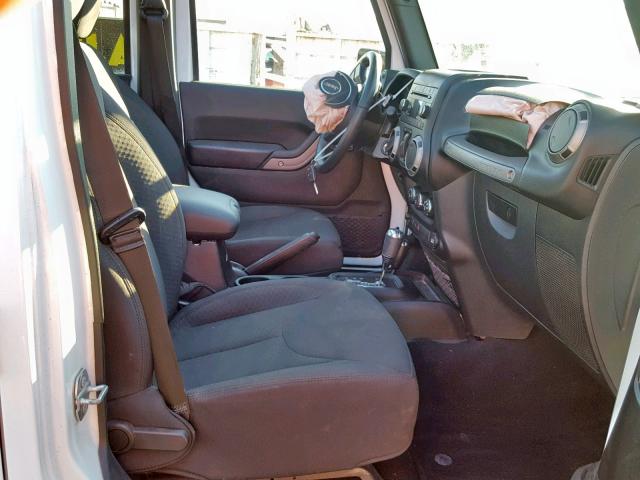 1C4BJWDG7GL334437 - 2016 JEEP WRANGLER U WHITE photo 5