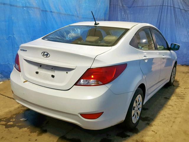 KMHCT4AEXHU371222 - 2017 HYUNDAI ACCENT SE WHITE photo 4