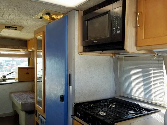 WV3AB47022H067664 - 2002 WINNEBAGO RIALTA BEIGE photo 9