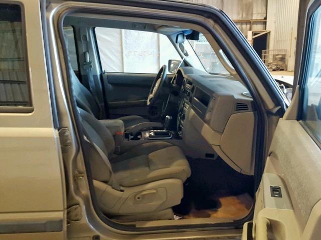 1J8HG48N26C104334 - 2006 JEEP COMMANDER GOLD photo 5