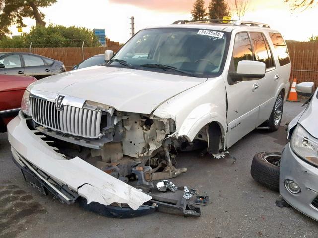 5LMFU27505LJ22710 - 2005 LINCOLN NAVIGATOR Ақ фото 2