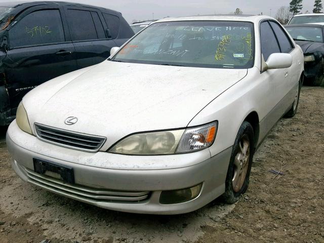 JT8BF28G2Y5086347 - 2000 LEXUS ES 300 WHITE photo 2