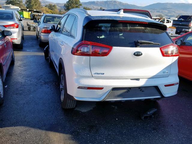 KNDCC3LC6J5145396 - 2018 KIA NIRO EX WHITE photo 3