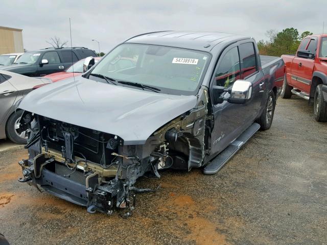 1N6AA1E69HN527521 - 2017 NISSAN TITAN SILVER photo 2