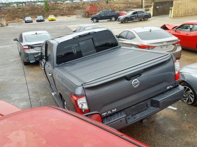 1N6AA1E69HN527521 - 2017 NISSAN TITAN SILVER photo 3