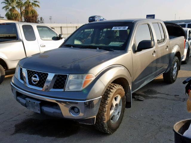 1N6AD07U15C405353 - 2005 NISSAN FRONTIER C CHARCOAL photo 2