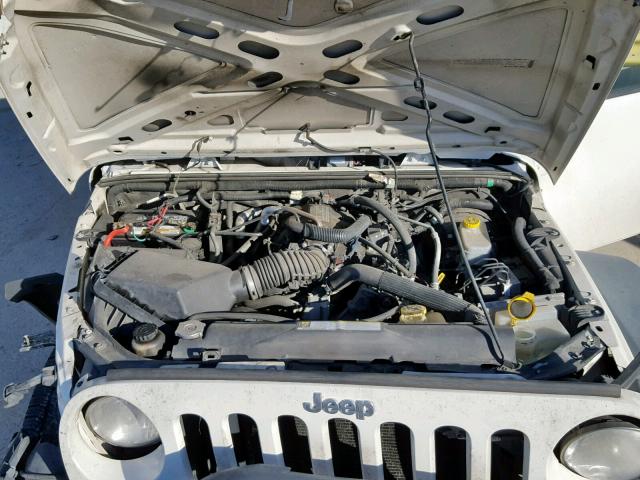 1J4FA24198L507327 - 2008 JEEP WRANGLER X WHITE photo 7