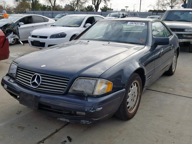 WDBFA63F2TF138701 - 1996 MERCEDES-BENZ SL 320 BLUE photo 2