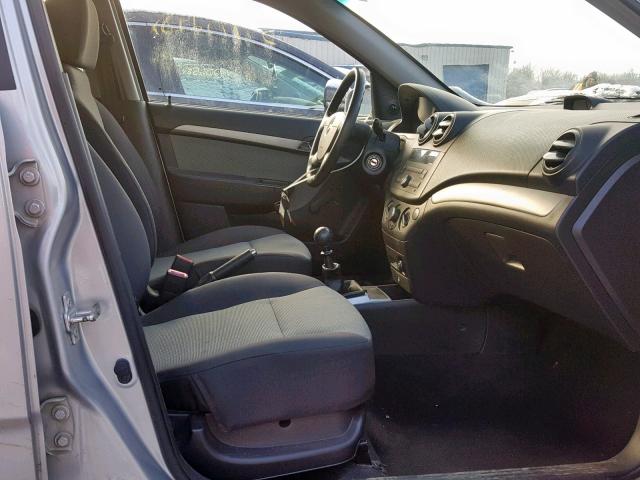 KL1TD66E39B383299 - 2009 CHEVROLET AVEO LS SILVER photo 5