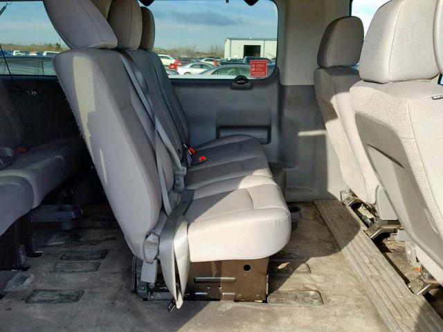 5BZBF0AA7GN851658 - 2016 NISSAN NV 3500 SILVER photo 6