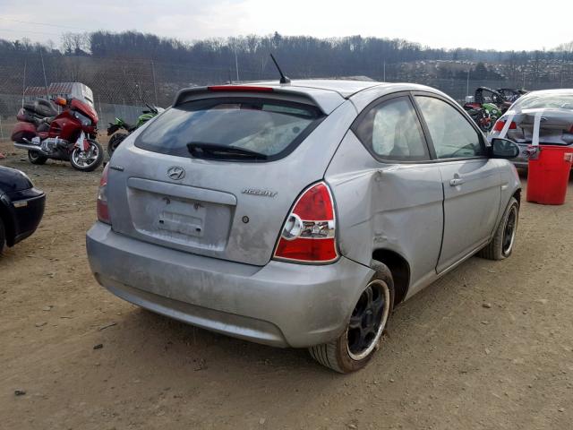 KMHCN36C18U059012 - 2008 HYUNDAI ACCENT SE SILVER photo 4