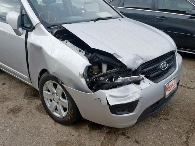 KNAFG526187168380 - 2008 KIA RONDO LX SILVER photo 9