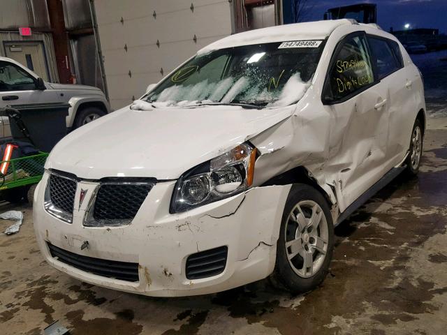 5Y2SM67049Z432718 - 2009 PONTIAC VIBE WHITE photo 2