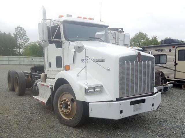 1XKDD49X2CJ318623 - 2012 KENWORTH CONSTRUCTI WHITE photo 1