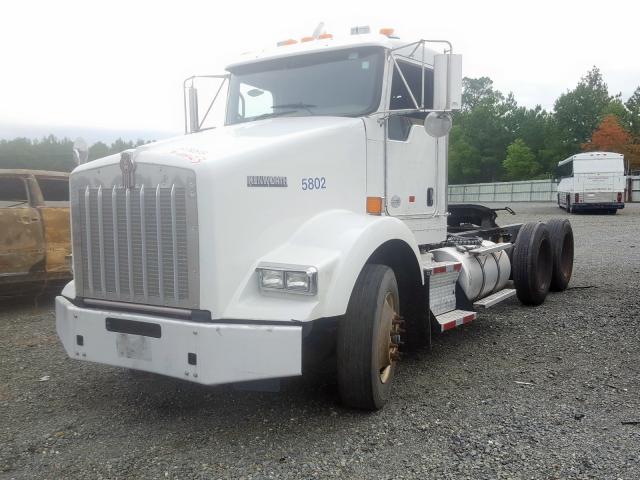 1XKDD49X2CJ318623 - 2012 KENWORTH CONSTRUCTI WHITE photo 2