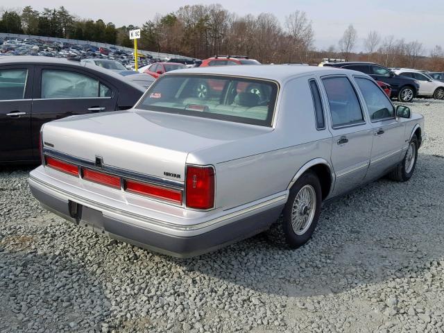 1LNLM82W6VY629171 - 1997 LINCOLN TOWN CAR S SILVER photo 4