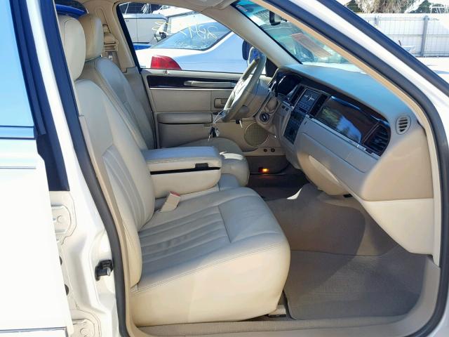 1LNHM81W07Y602185 - 2007 LINCOLN TOWN CAR S WHITE photo 5