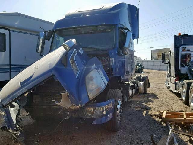 4V4NC9EJ4FN915629 - 2015 VOLVO VN BLUE photo 2