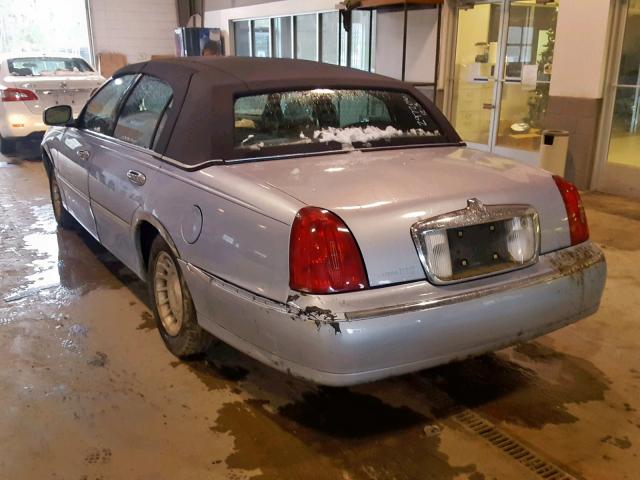 1LNFM81W4WY627564 - 1998 LINCOLN TOWN CAR E BLUE photo 3