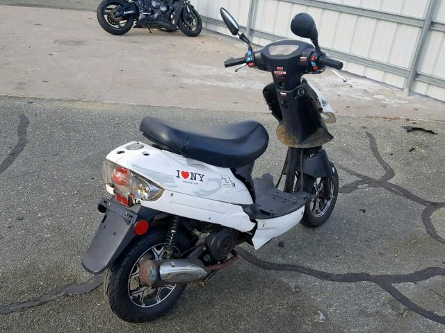 L2BB9NCC4HB317033 - 2017 OTHER SCOOTER WHITE photo 4
